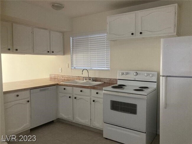 Foto del edificio - 5146 Gray Ln