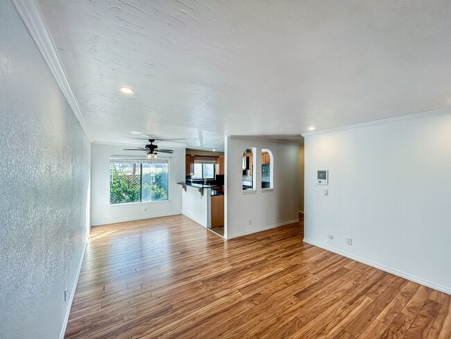 Building Photo - Beautiful 2BD/2BA W/ Private Balcony and In-Unit Laundry in Midway District!