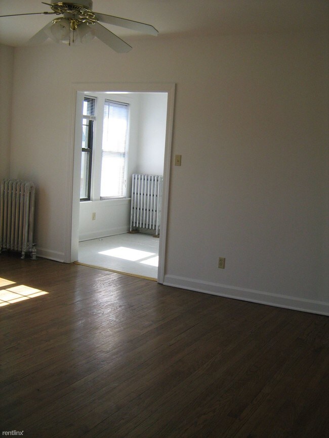 Building Photo - 4451 S Greenwood Ave