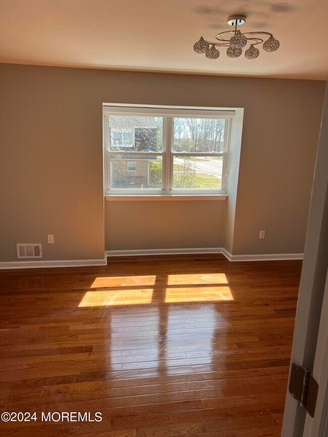 Building Photo - 73 Briar Mills Dr