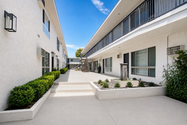 Building Photo - Terraces at Tarzana