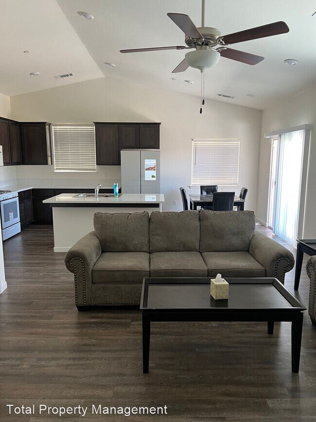 Foto del edificio - 3 br, 2 bath House - 1108 E Ventura St.