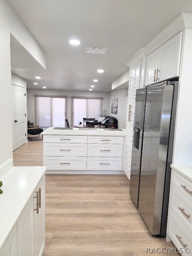 Building Photo - 65 Beach Ln