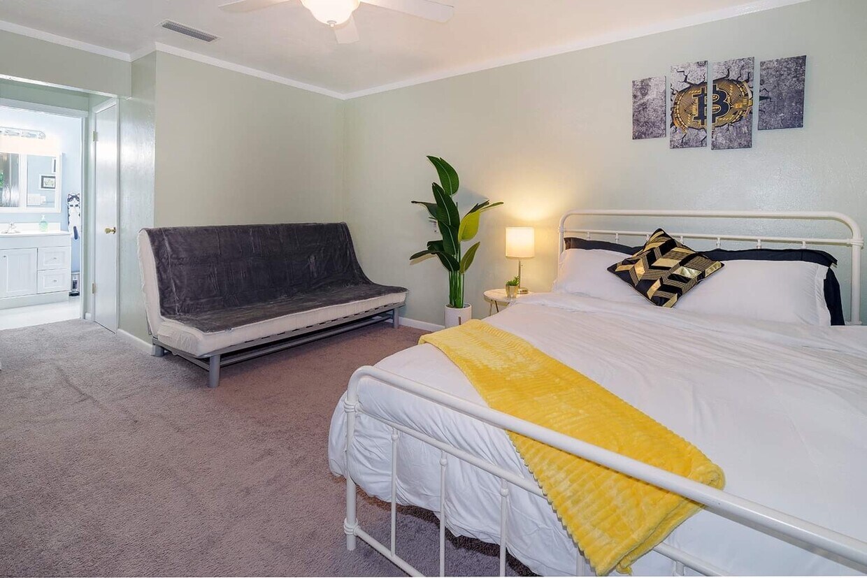 Foto principal - 8108 SW 56th Ave