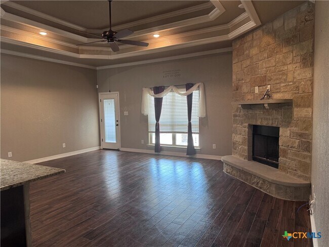 Foto del edificio - 2033 Catkins Ln