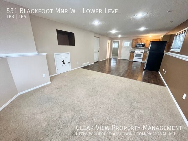 Building Photo - 1 bed, 1 bath suite with garage and utilit...