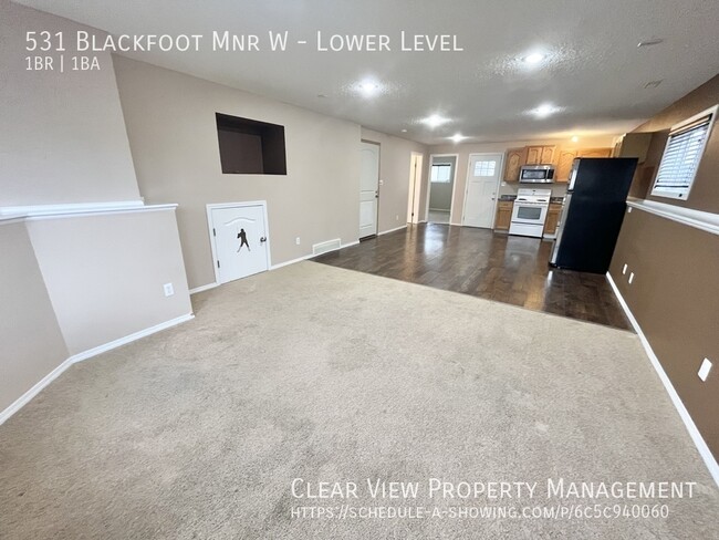 Photo du bâtiment - 1 bed, 1 bath suite with garage and utilit...