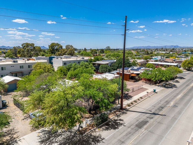 Building Photo - Charming historic home in central Tucson