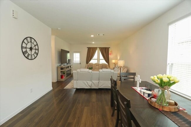 Building Photo - 14463 Cedar Ledge Ln