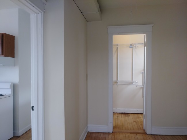 Building Photo - 2 bedroom in Chicago IL 60622