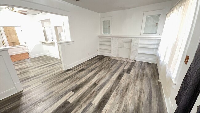 Building Photo - Bungalow Home in Tampa/Ybor Heights