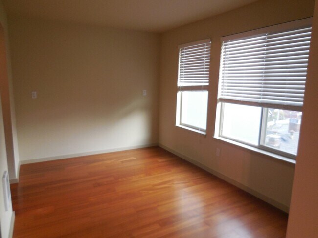 Foto del edificio - 2145 Dexter Ave N