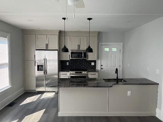 Building Photo - 92 Spring Garden St