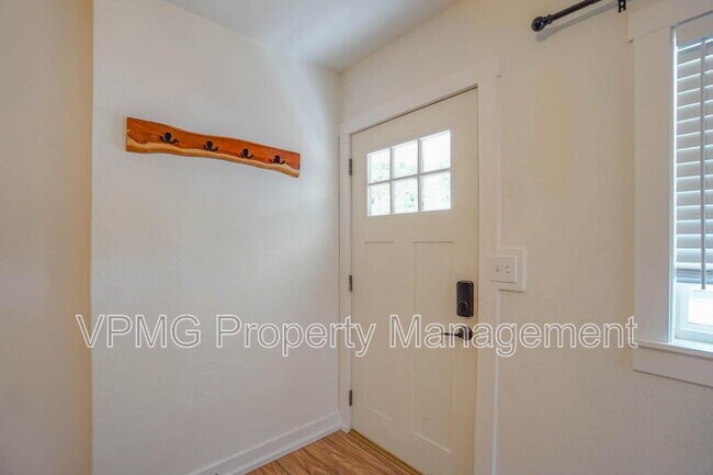 Foto del edificio - 3113 Yeoman Ave