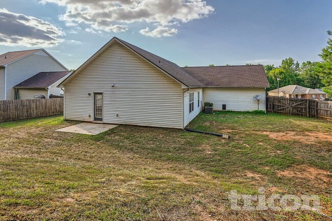 Foto del edificio - 1476 Steam Engine Way NE