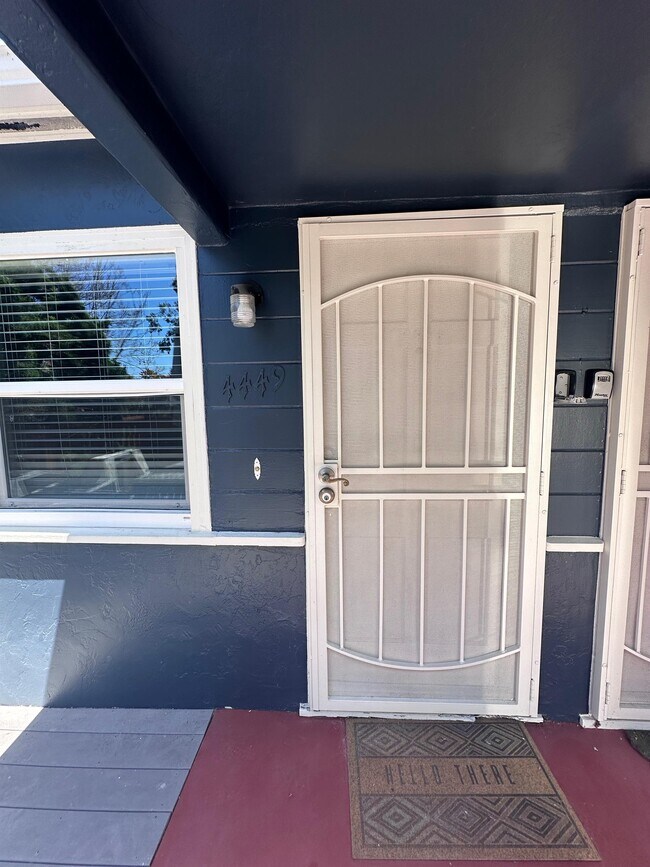 Foto del edificio - 4449 Dawson Ave