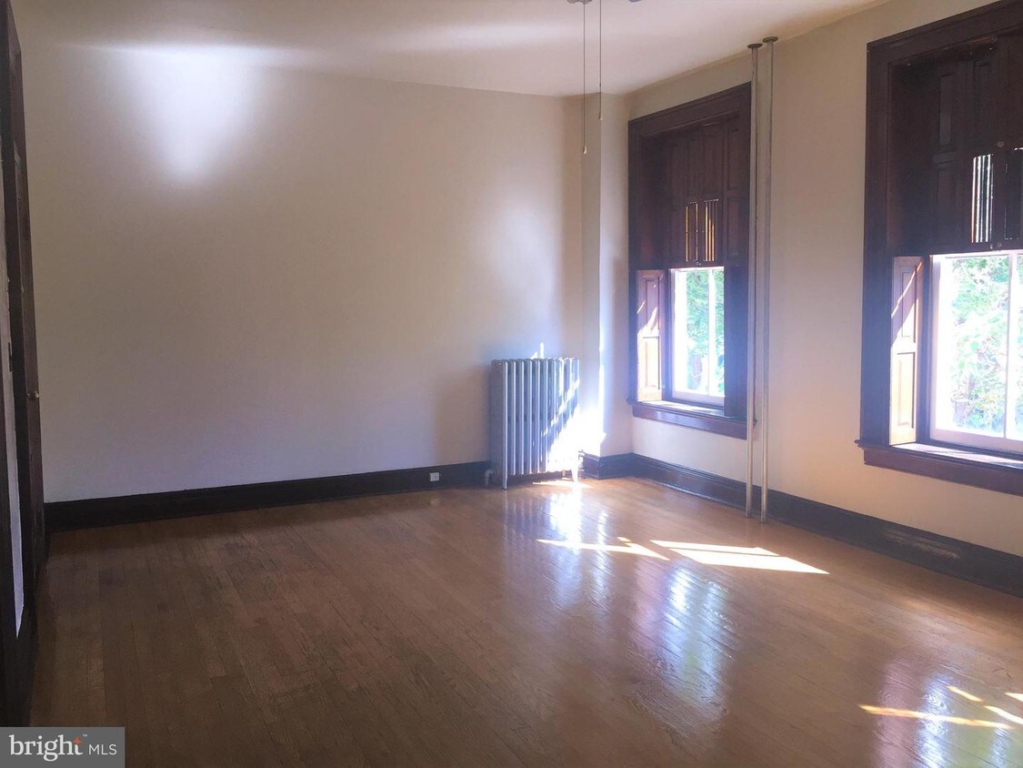 Primary Photo - 425 N Market St