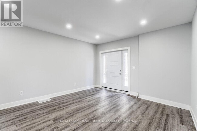 Building Photo - 39 Welland Ave