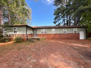 Building Photo - 284 E Holmes Rd
