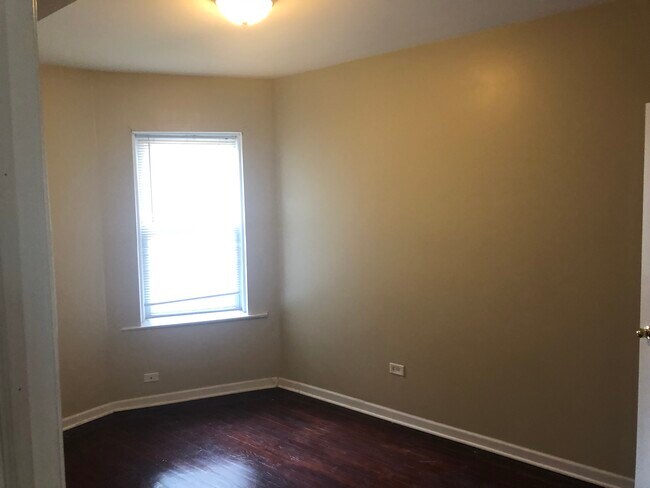 Building Photo - 8114 S Ellis Ave