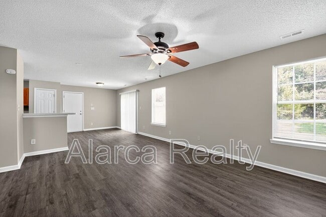 Building Photo - 105 Daventry Pl