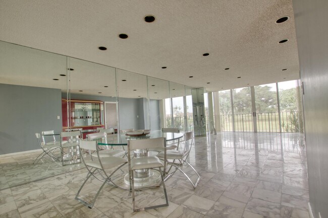 Building Photo - 4489 Luxemburg Ct