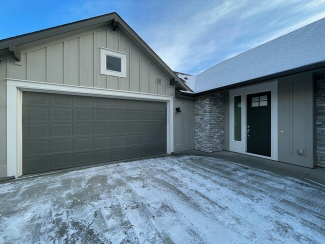 Building Photo - 2273 E Valensole St