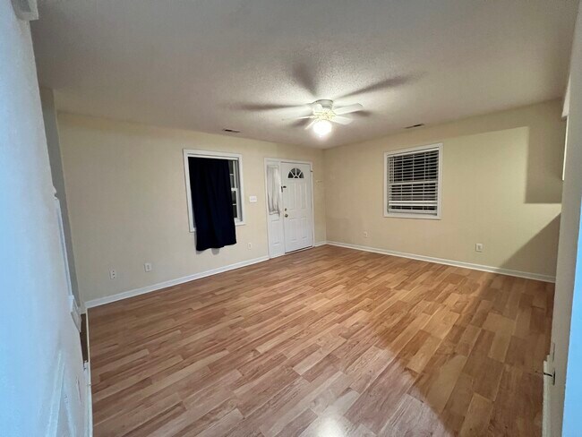 Foto del edificio - 3410 S Oaklawn Cir