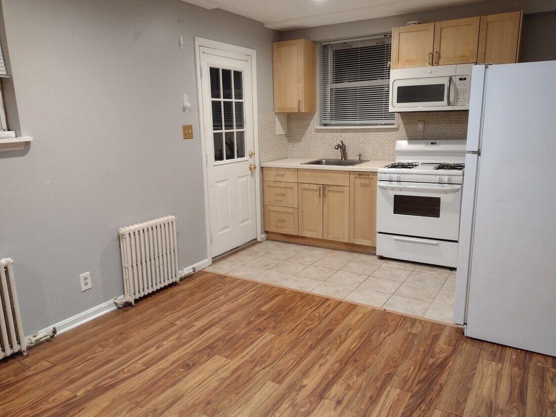 Studio in Silver Spring - 8906 1st Ave