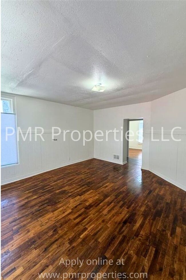 Building Photo - 401 S 15th St