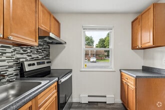 1BR, 1BA - 600SF - Kitchen - Country Manor Apartments