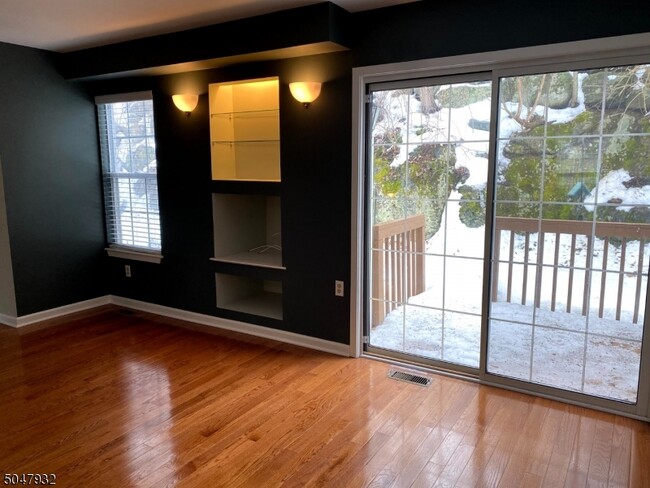 Building Photo - 45 Rushmore Ln