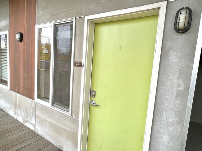 Building Photo - ECOFL01