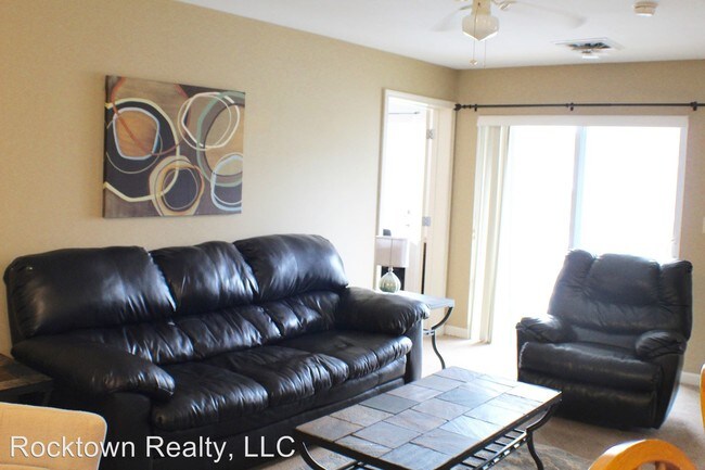 Building Photo - 303 Davis Mills Dr