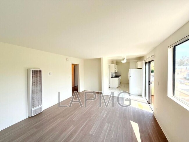 Foto del edificio - 3940 Tilden Ave