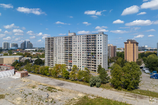 Photo du bâtiment - Tuxedo Court