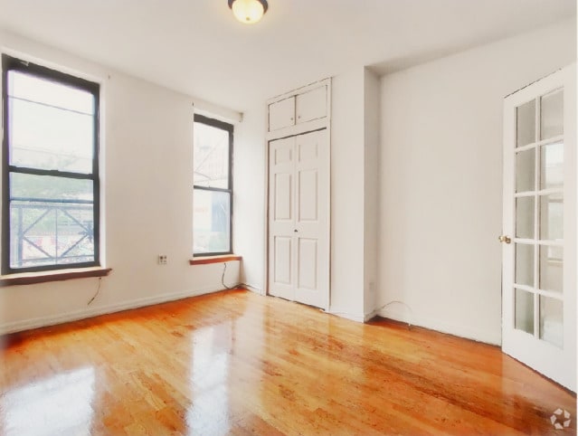 Building Photo - 214 East 10th Street
