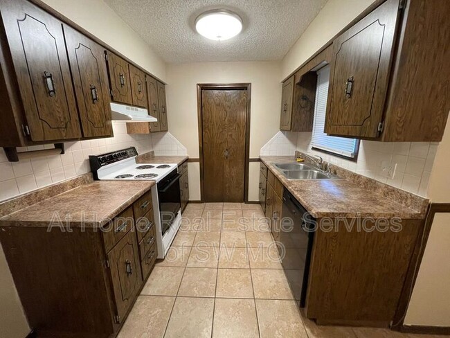 Foto del edificio - 1359 S John Ave