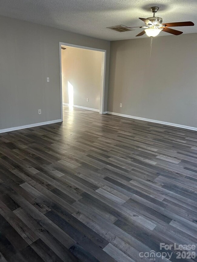 Building Photo - 9510 Isaac Hunter Dr