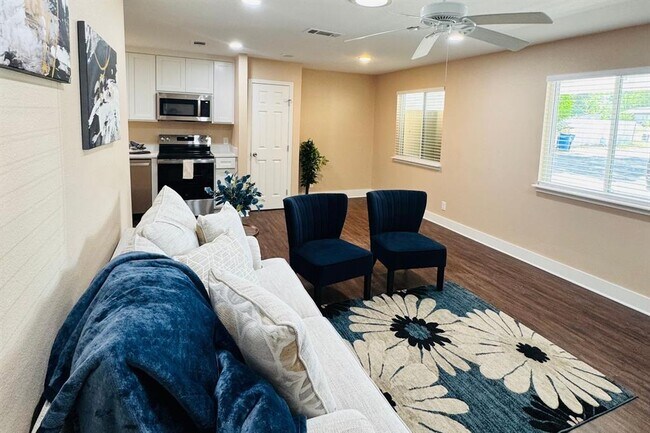 Foto del edificio - 2701 Little Valley Cove