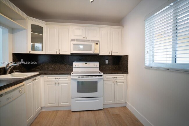 Foto del edificio - 7720 Camino Real