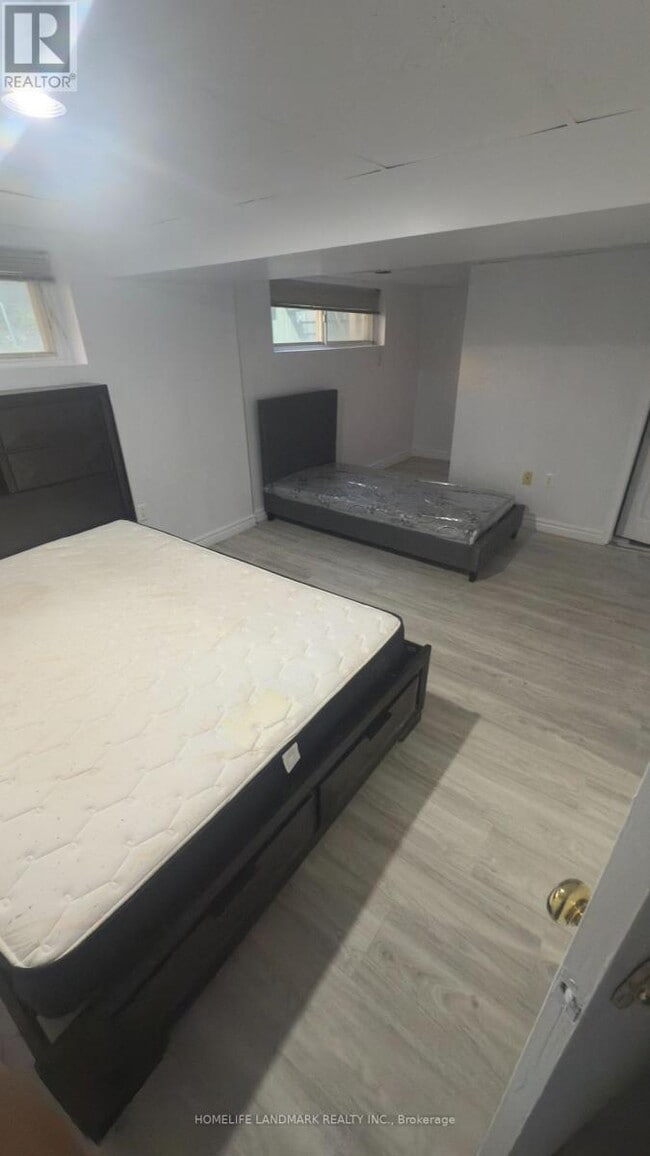 Building Photo - 29 Penzance Dr