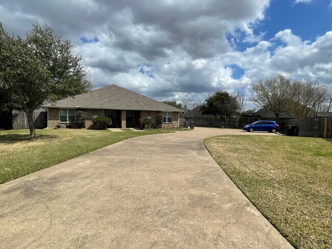 Foto del edificio - College Station - 3 Bedrooms / 3 bath Dupl...