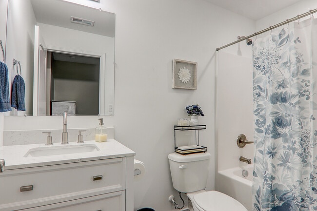Marbella Cir Model Home-011 - Marbella Townhomes