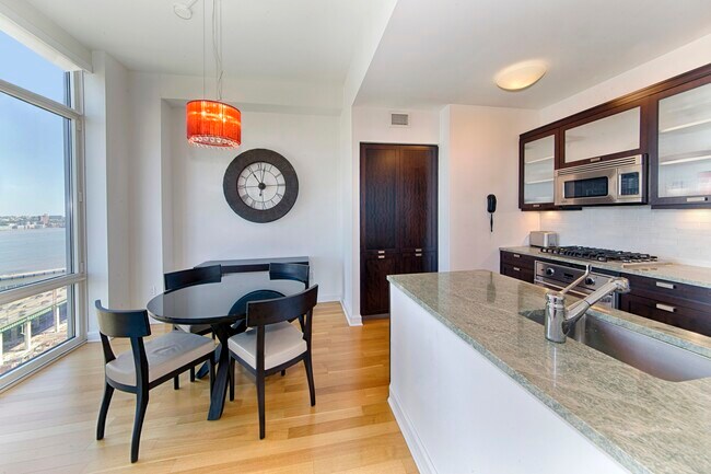 Foto del edificio - 2bed+3bath -1450sqft in UWS Full Service