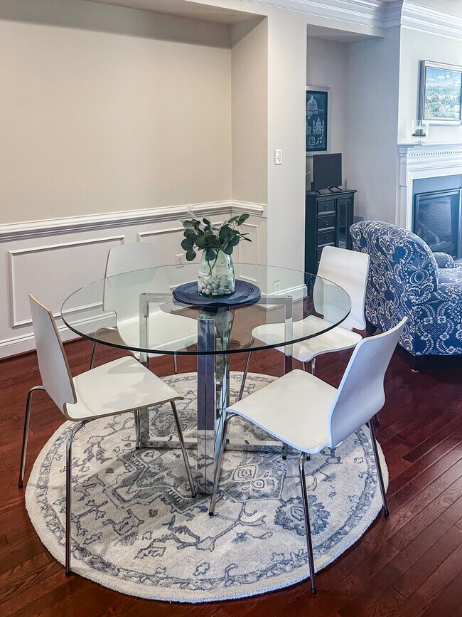 Comedor - 1114 Hyde Ln