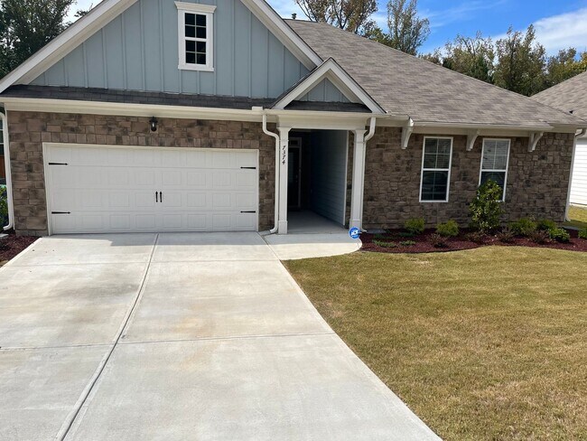 Foto del edificio - 3 Bedroom Single Family Home in Fairburn