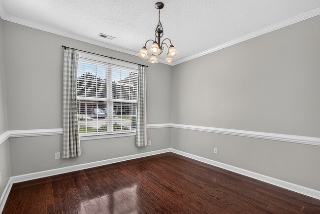 Building Photo - 217 Stagecoach Dr