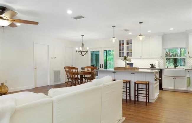 Building Photo - 5605 78th Ave E