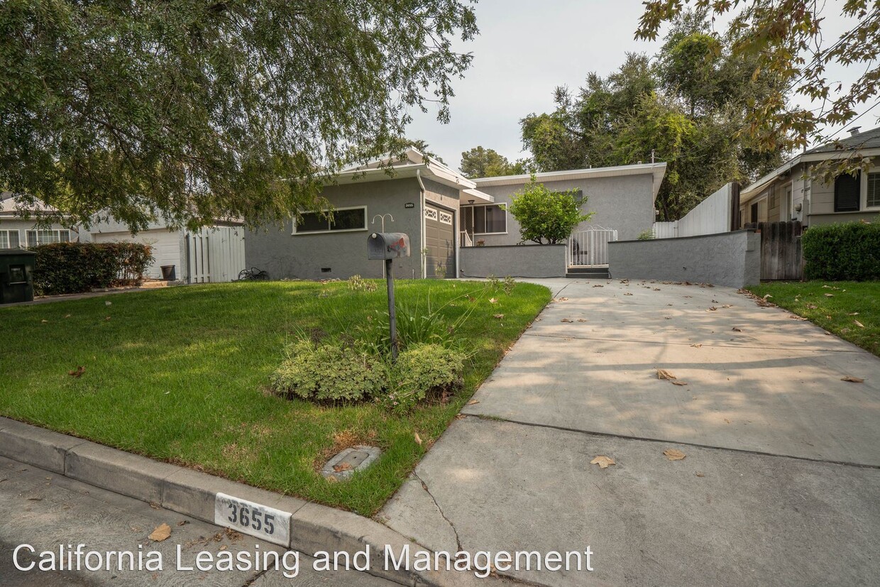 Primary Photo - 3 br, 2 bath House - 3655 Montrose Avenue
